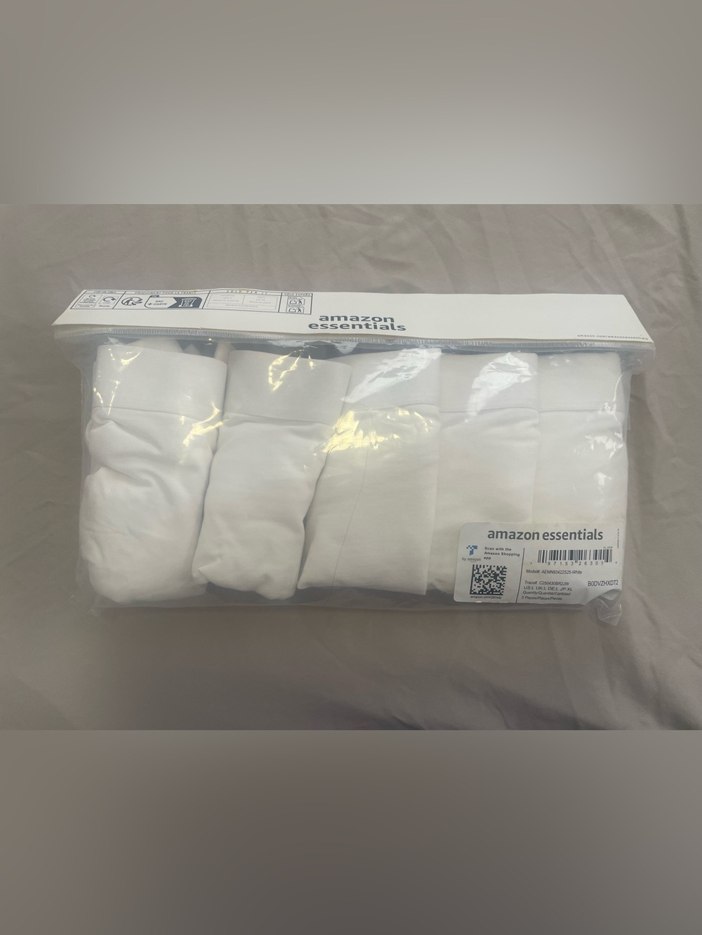 Amazon Essentials Men’s White Crew Socks 5-Pack - Cushioned Comfort
